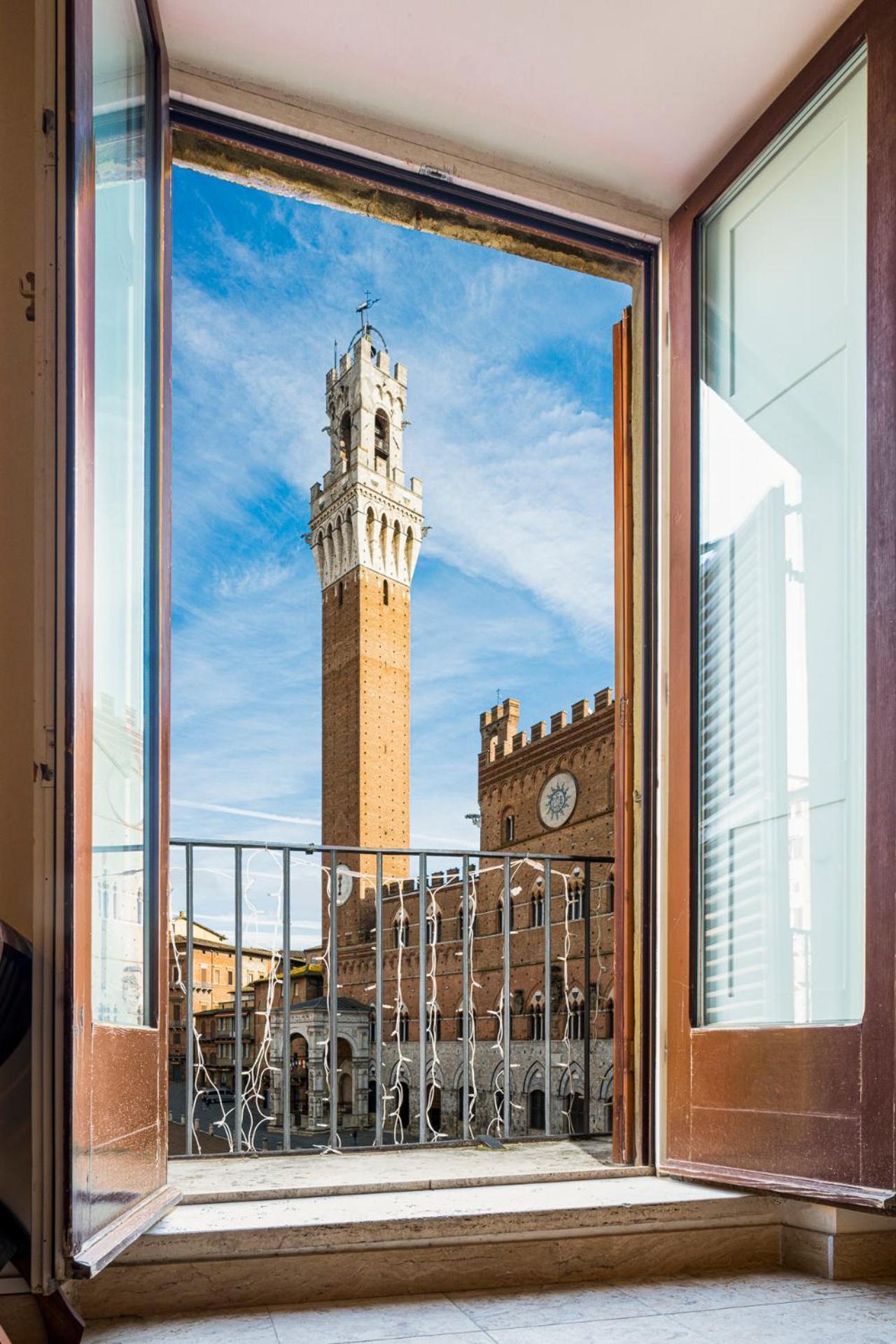 The Balcony Suite - Affaccio Su Piazza Del Campo Siena Exterior photo
