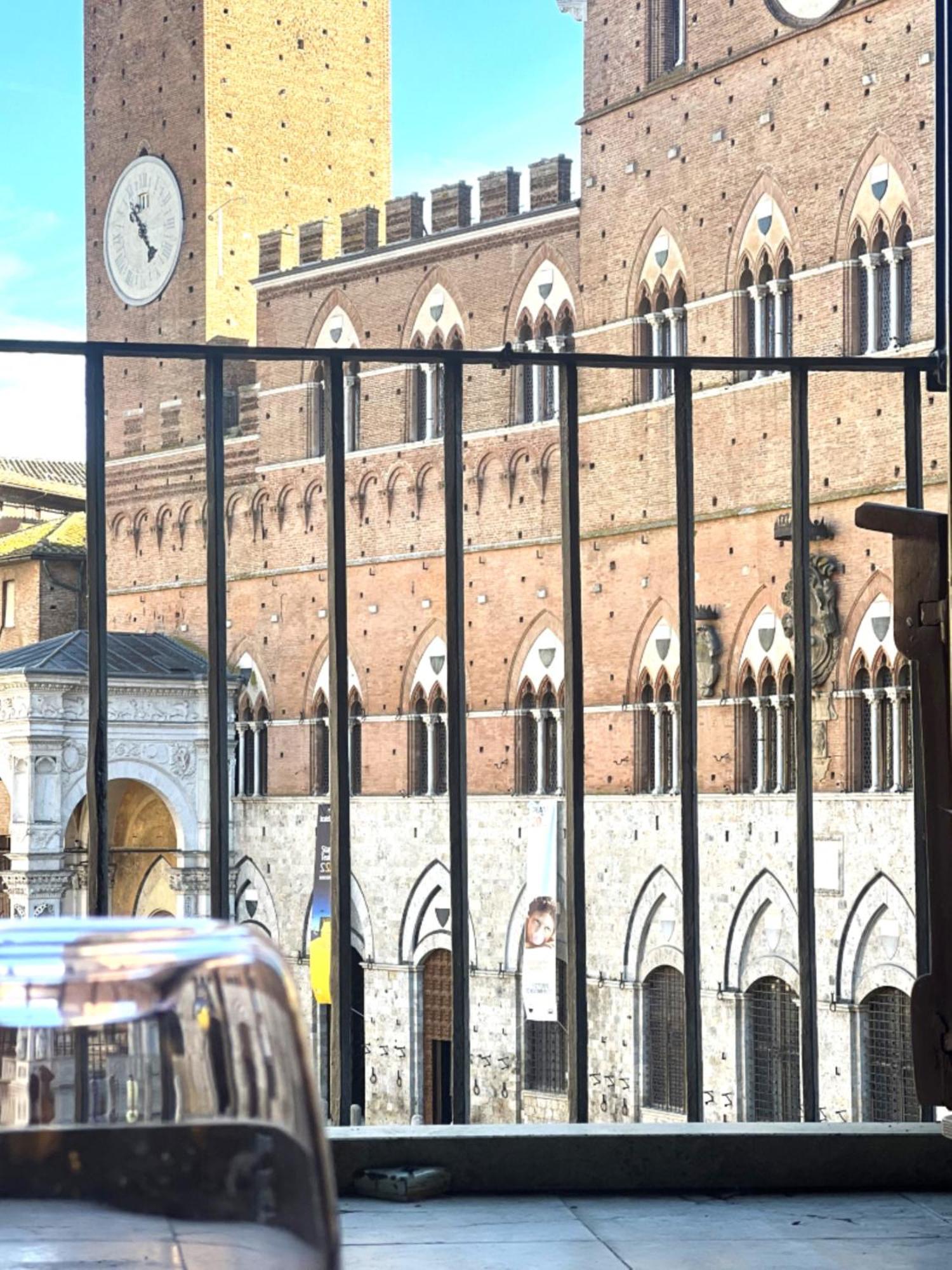 The Balcony Suite - Affaccio Su Piazza Del Campo Siena Exterior photo